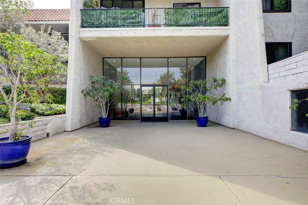 1401 Valley View # 206, Glendale
