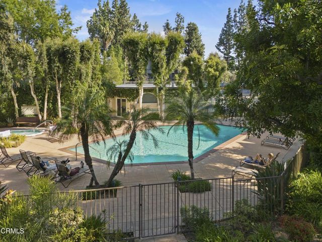 22330 Victory Boulevard # 401, Los Angeles
