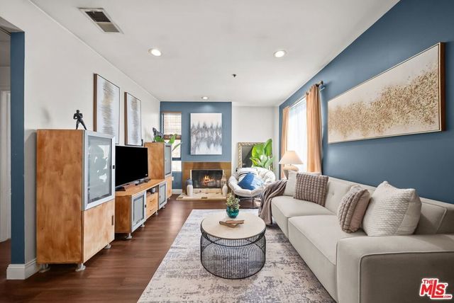 6938 Laurel Canyon Boulevard # 310, North Hollywood
