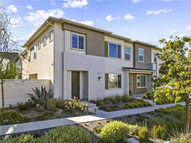 27616 Symphony Place, Valencia