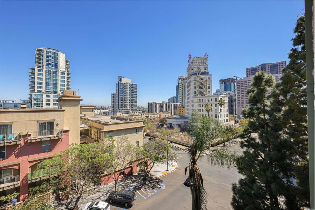 Photo of Listing #PTP2602253