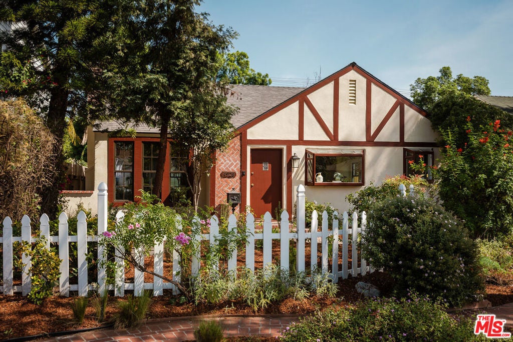 Photo of Listing #26669335