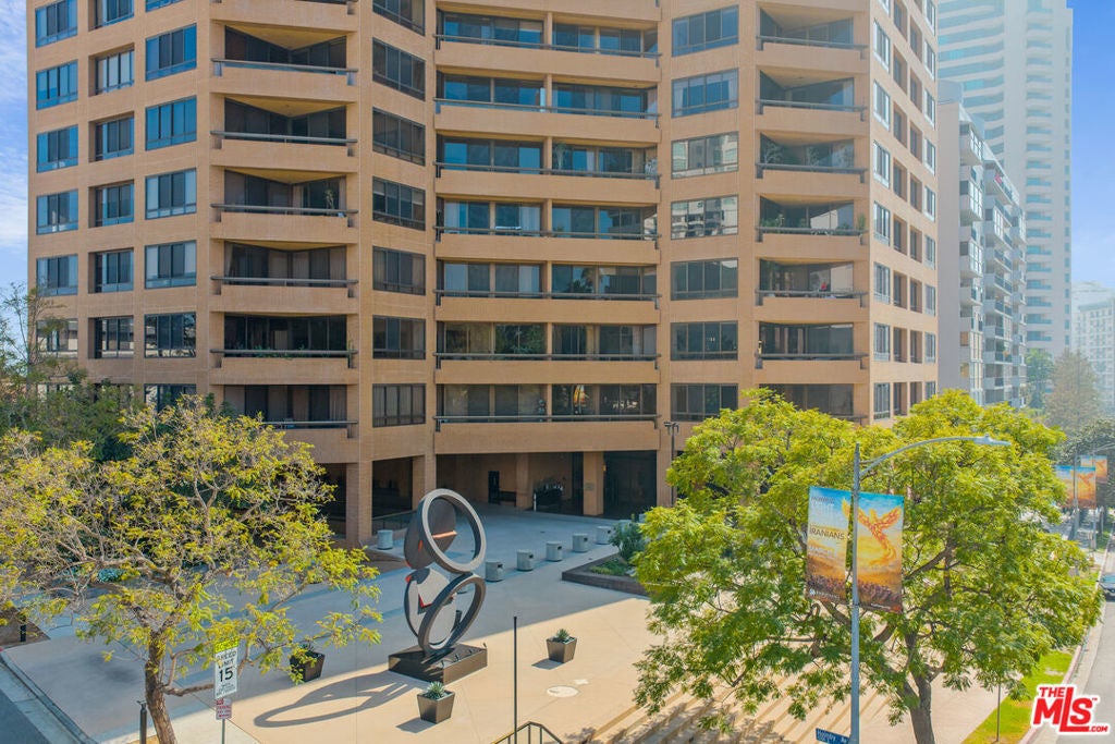 Photo of Listing #26666369