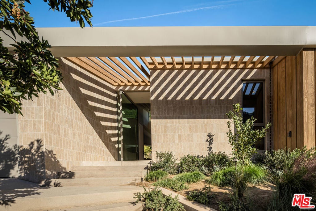 Photo of Listing #26669393