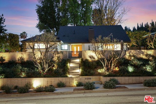 3584 Sepulveda Boulevard, Sherman Oaks