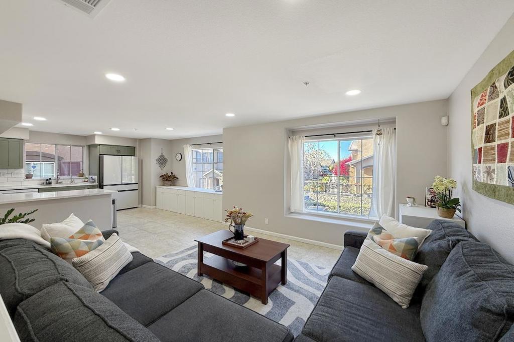 Photo of Listing #ML82040335