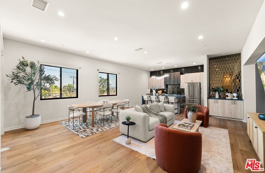 Photo of Listing #26660293