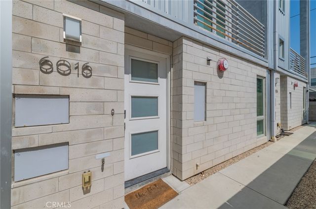 6016 W Beachwood Ln, Los Angeles