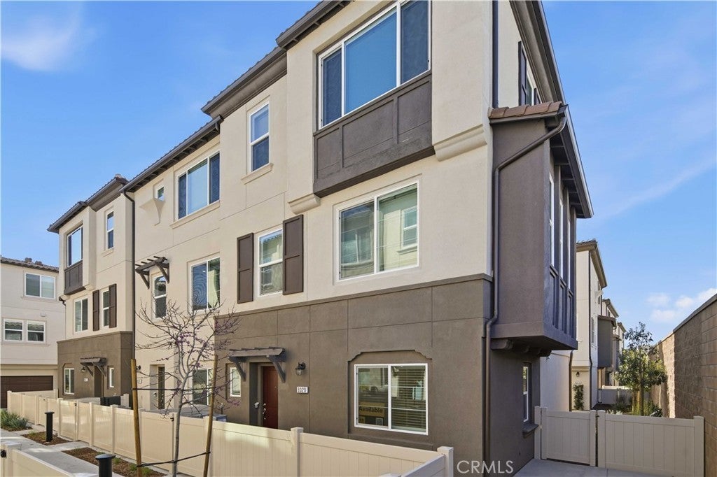 Photo of Listing #IV26065633