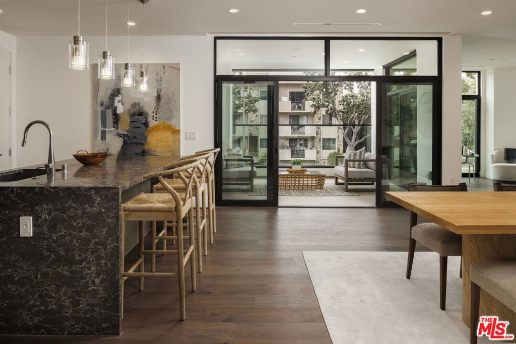 Photo of Listing #26670159