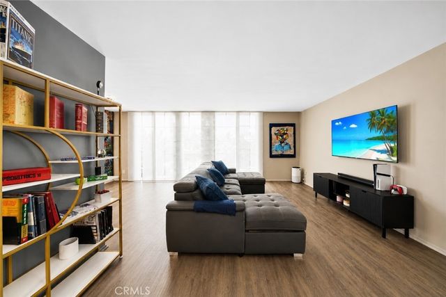 7260 Hillside Avenue # 207, Los Angeles