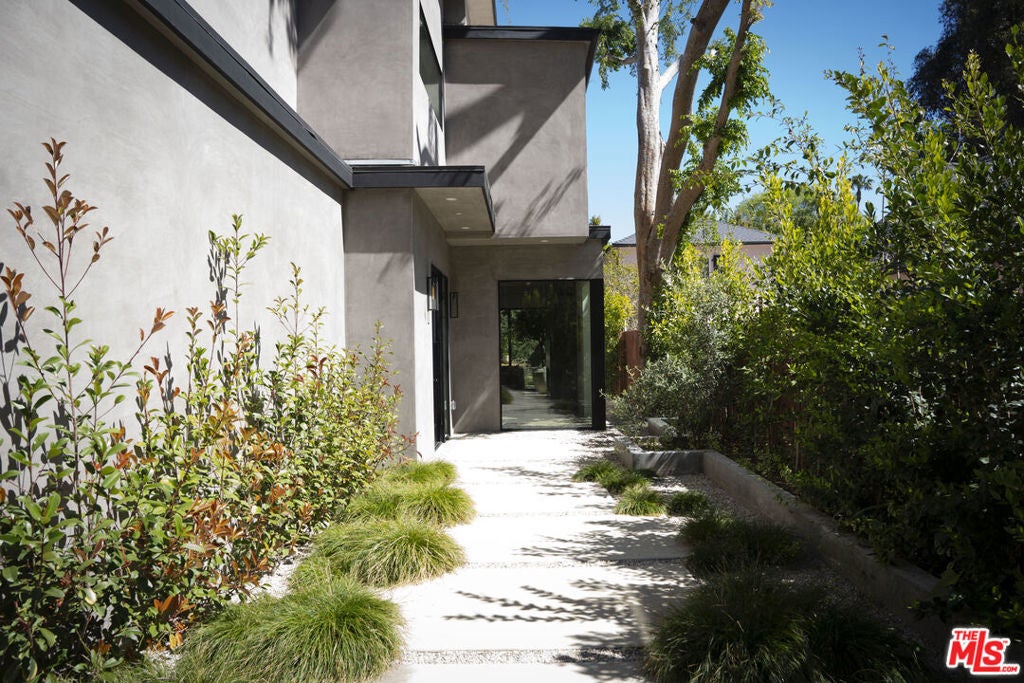 Photo of Listing #26662893