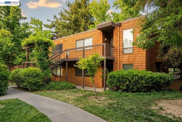 796 Woodside Ln # 1, Sacramento