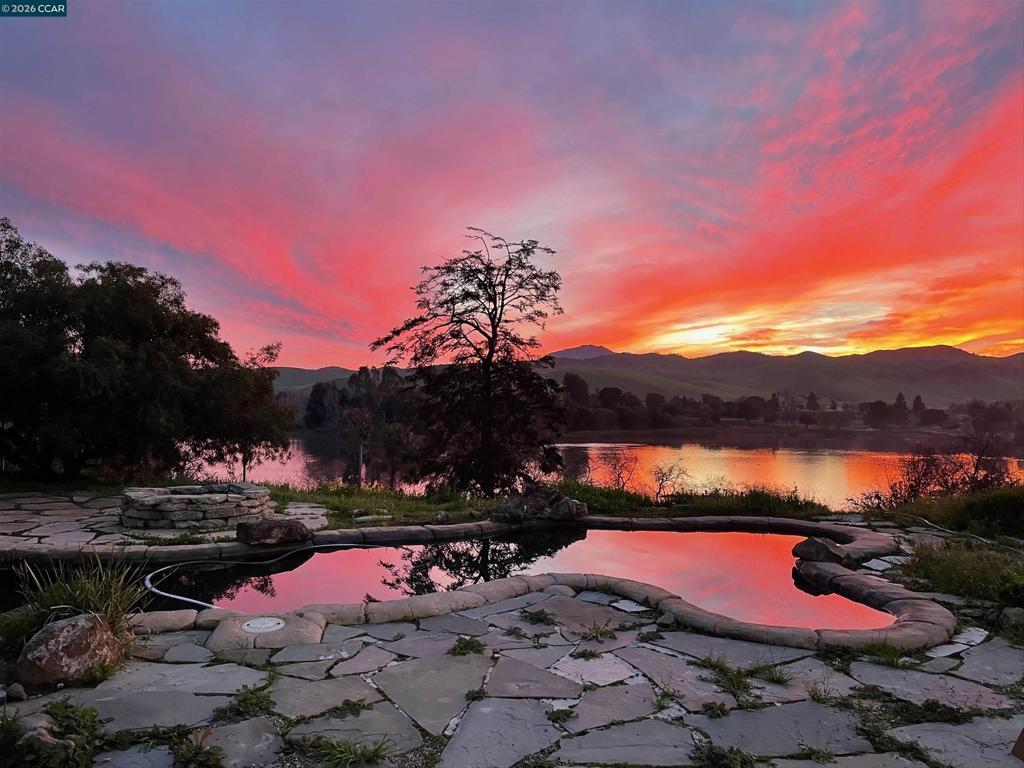 Photo of Listing #41128912