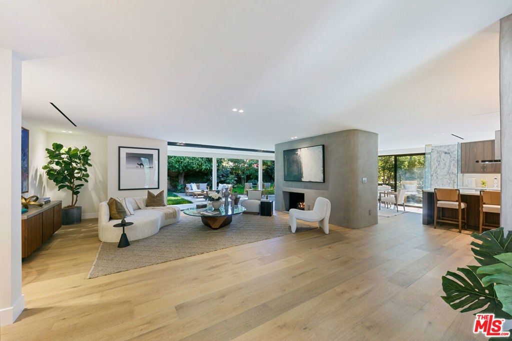 Photo of Listing #26670645