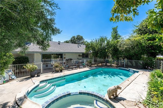 24066 Prado, Colton