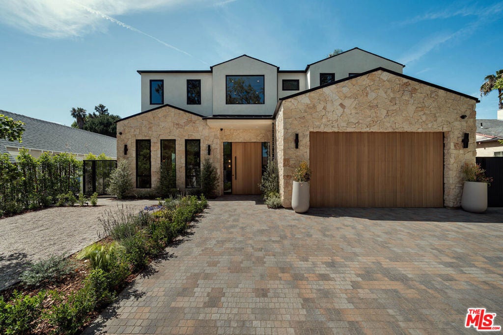 Photo of Listing #26671097