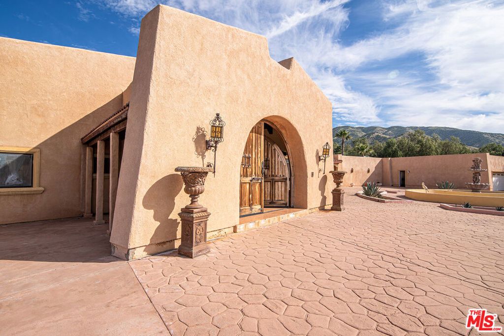35931 Via Famero Drive, Acton