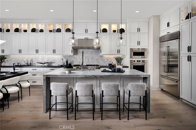 113 Apron, Irvine