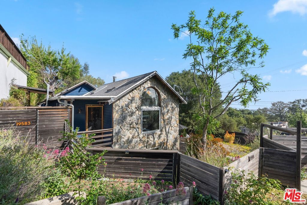 Photo of Listing #26671453