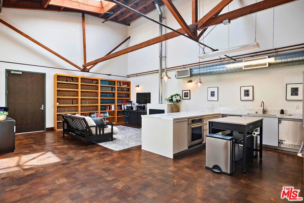 Photo of Listing #26668173