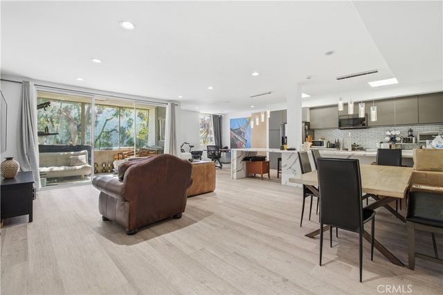 7309 Franklin Ave # 105, Los Angeles