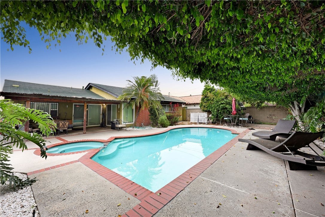 Photo of Listing #DW26069565