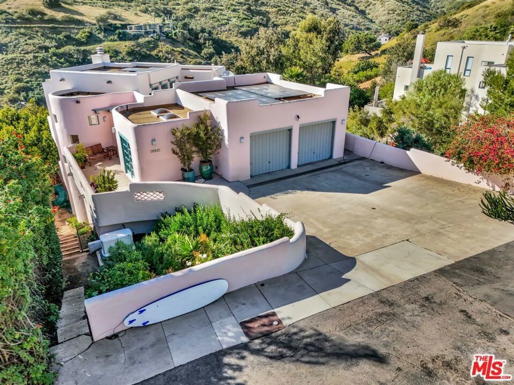 2915 Valmere Drive, Malibu