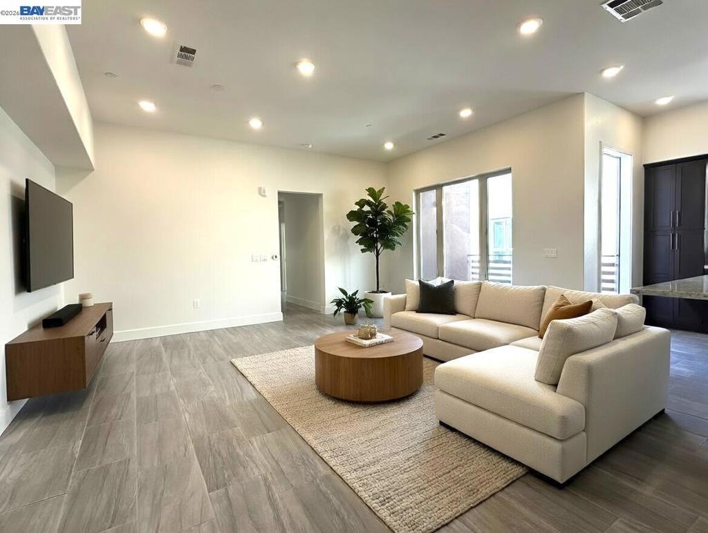 Photo of Listing #41129392