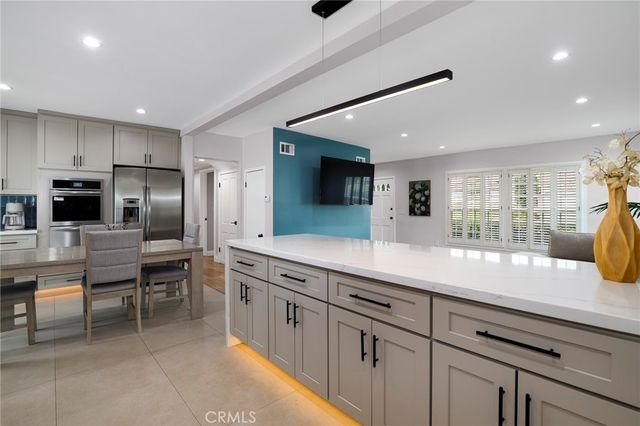 16842 Liggett, Los Angeles