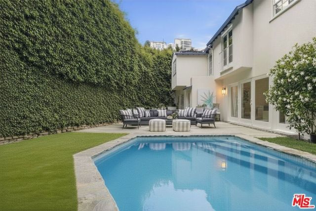 8809 Evanview Drive, Los Angeles