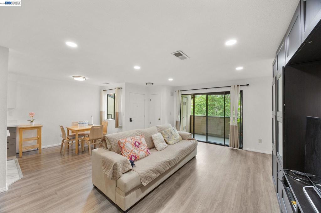 Photo of Listing #41129459