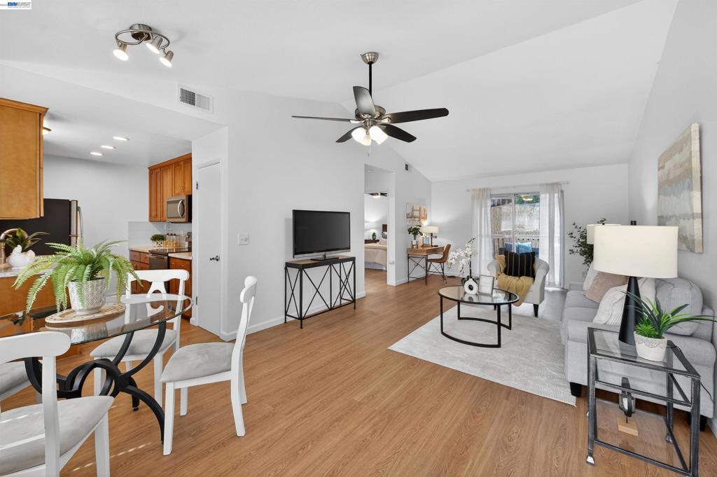 Photo of Listing #41129592