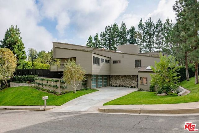 17765 Camino De Yatasto, Pacific Palisades