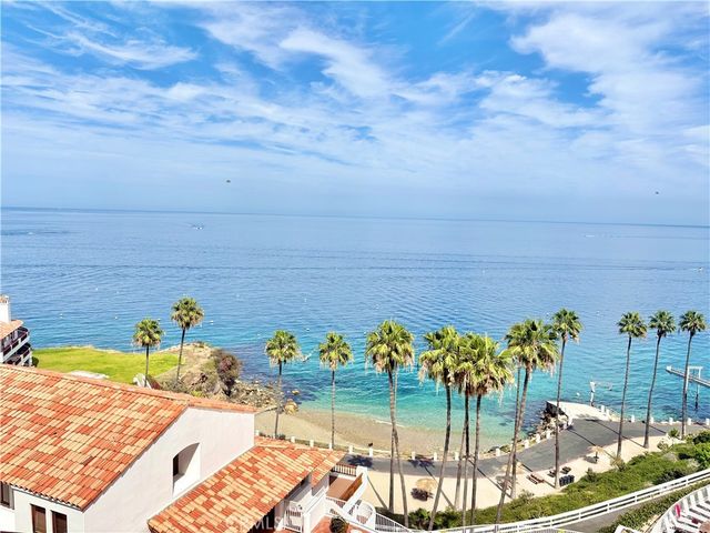 36 Camino De Flores, Avalon