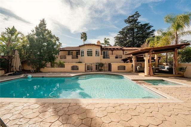 828 S Sunset Canyon, Burbank