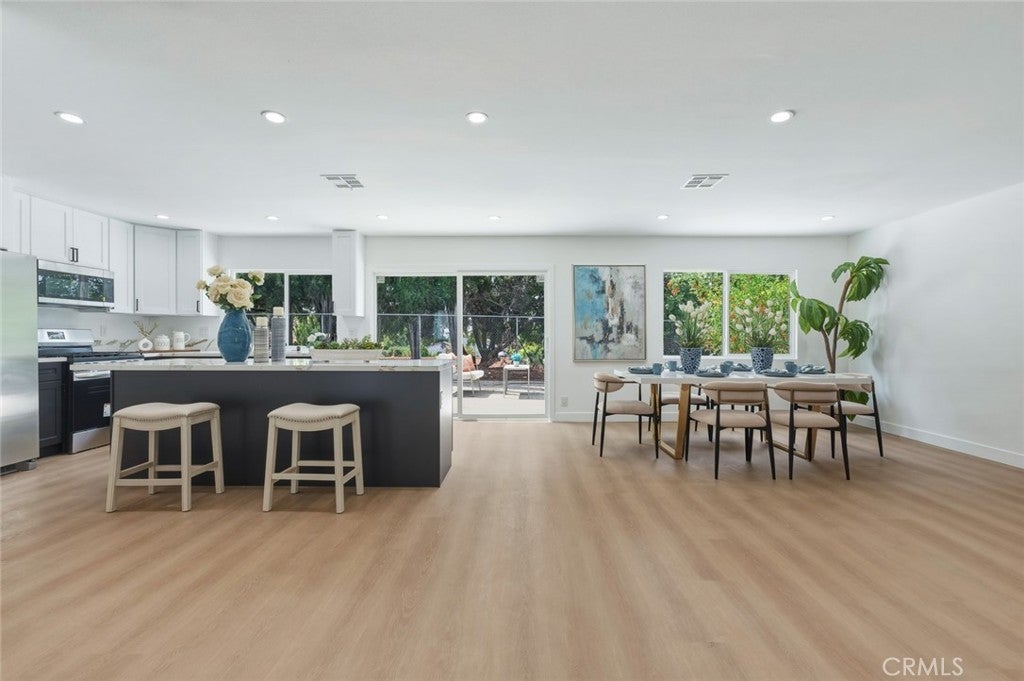 Photo of Listing #IV26072966