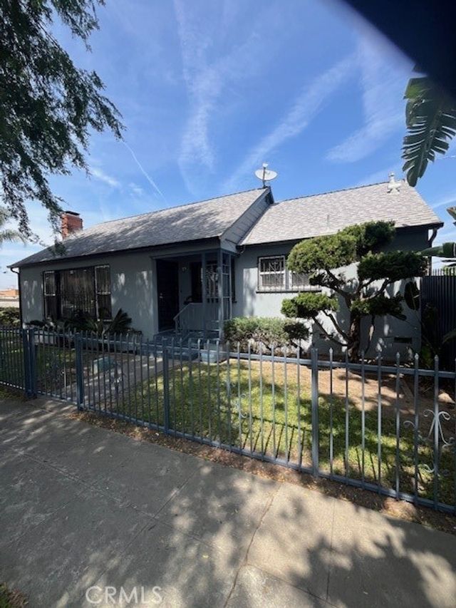 2121 W 70th, Los Angeles
