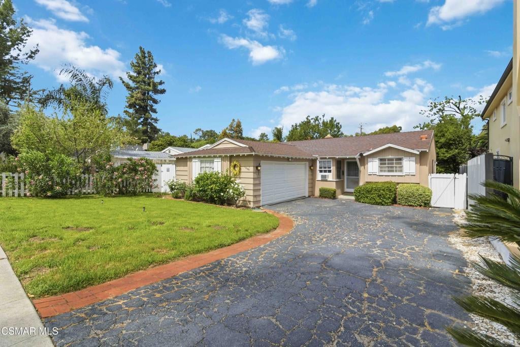 Photo of Listing #226001543