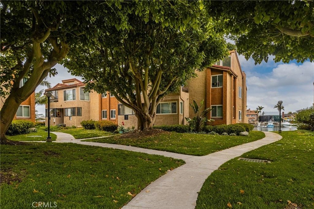 17110 Bluewater Lane, Huntington Beach