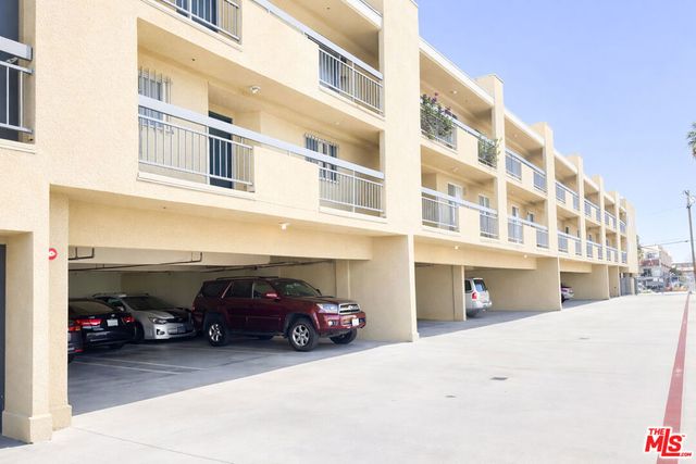 9014 Burnet Avenue # 208, North Hills