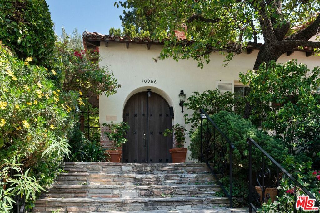 Photo of Listing #26673997