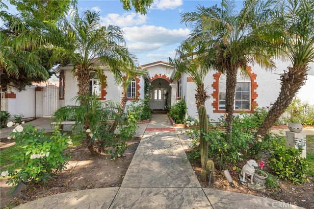 11337 Hayvenhurst, Granada Hills
