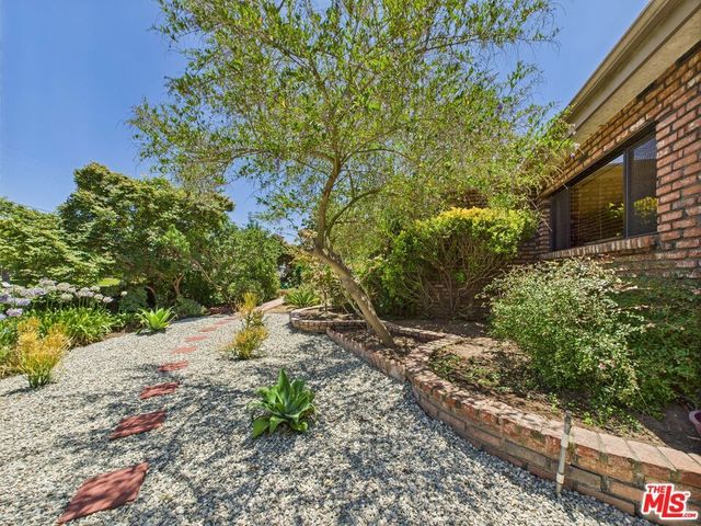 7449 Kentwood Avenue, Los Angeles