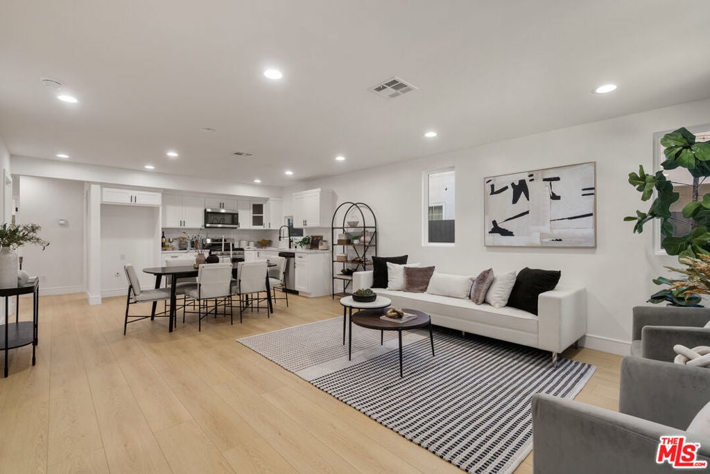 Photo of Listing #26680045