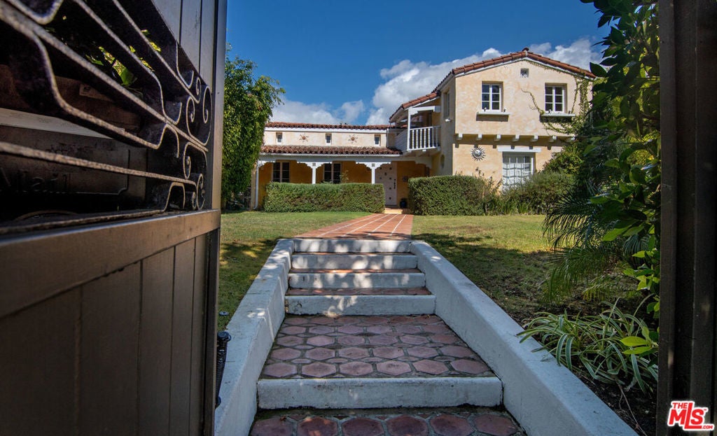 Photo of Listing #26677033