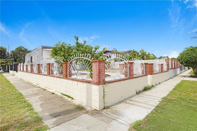 9027 Menlo, Los Angeles