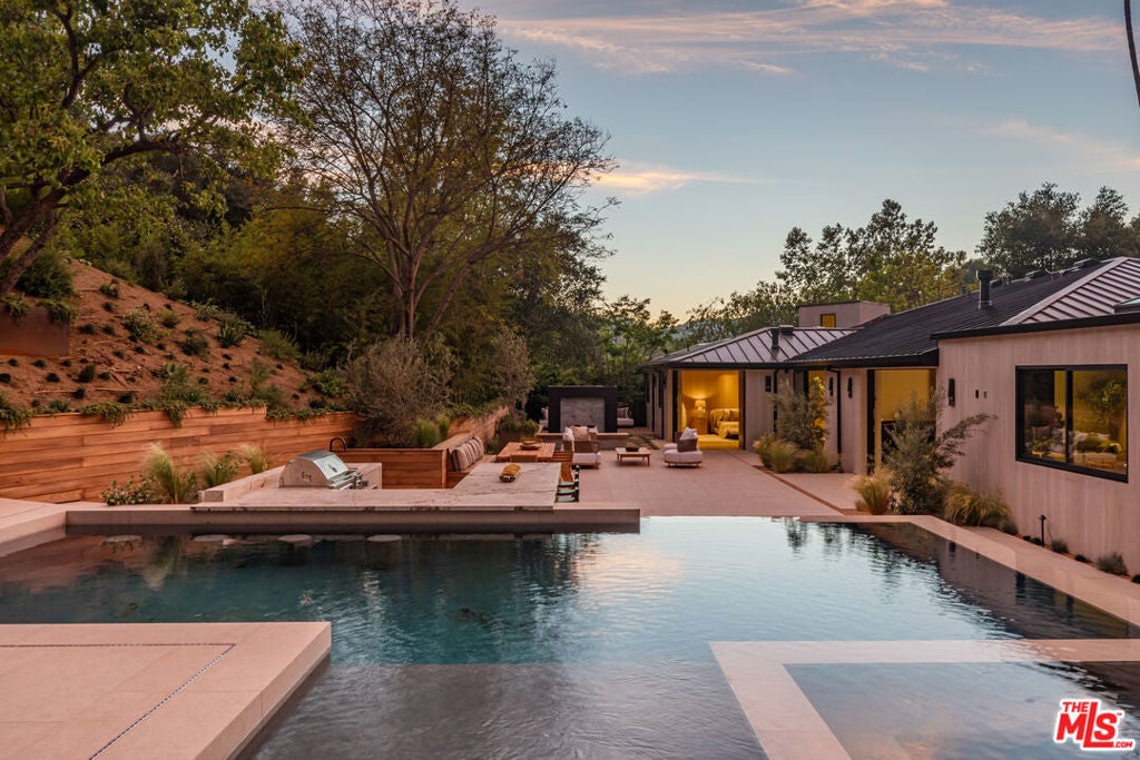 Photo of Listing #26677423