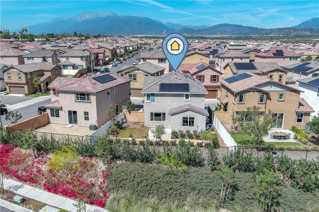 2431 Gunner Ridge Way, Rialto