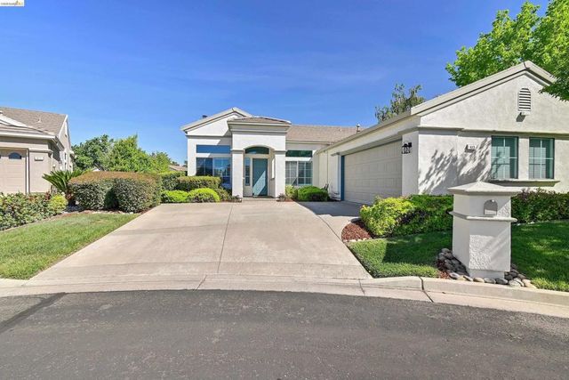 413 Cortland Ter, Brentwood
